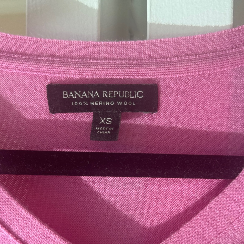Banana Republic Vibrant Pink V-Neck Sweater - Picture 2 of 5